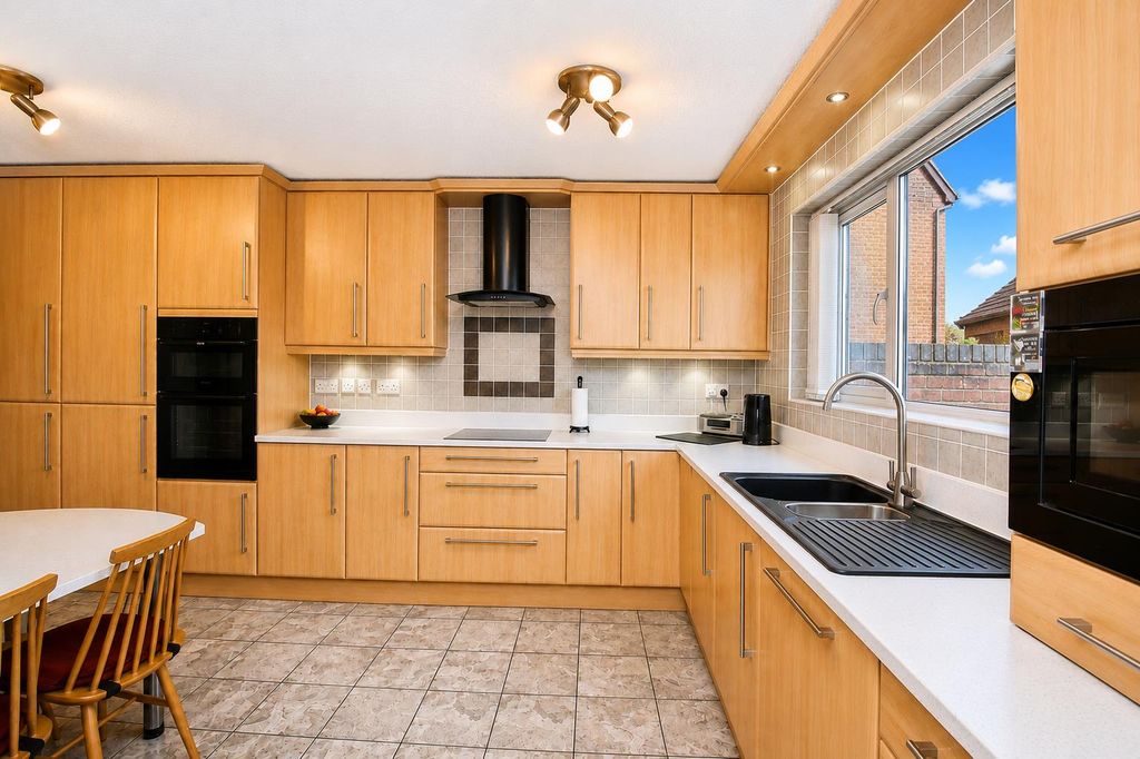 Property photo 3 of 22 Kitchen