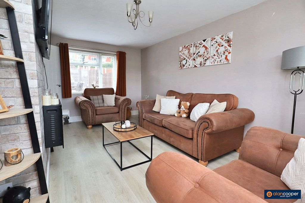 Property photo 2 of 22 4198805