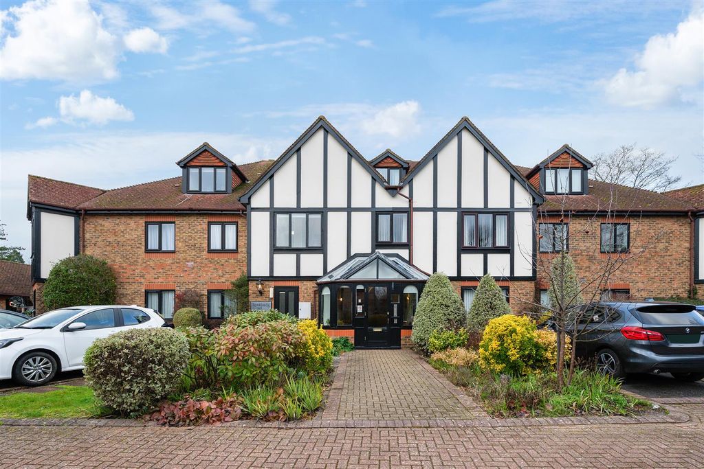 Property photo 1 of 18 Brooklands Court, Flat (15).Jpg