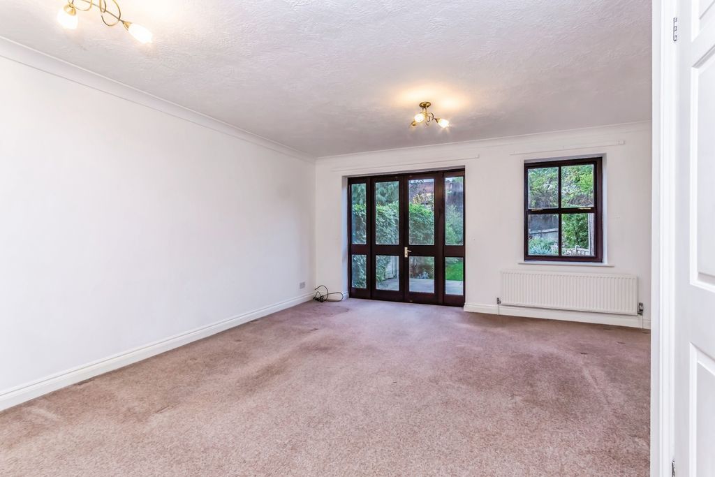 Property photo 3 of 16 Photo