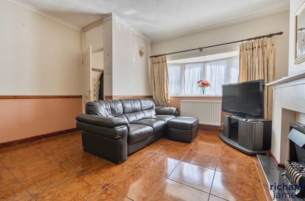 Property photo 3 of 18 81889d75876944439A8Eac58309B25B4