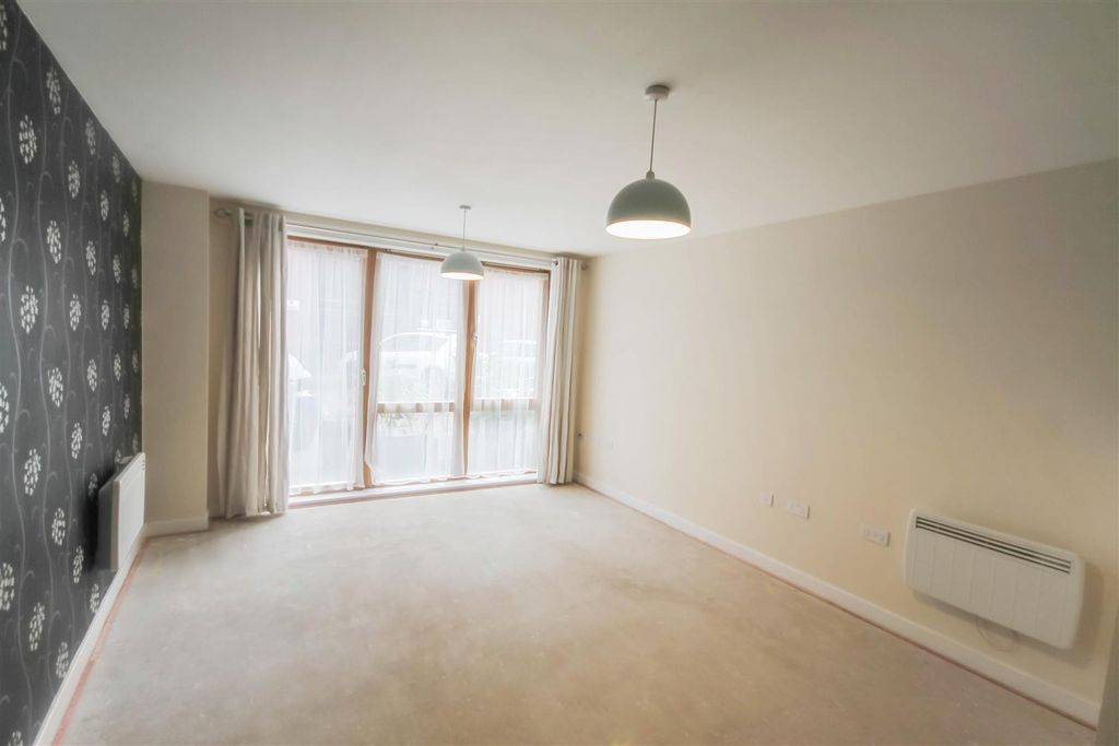 Property photo 2 of 17 Rc Lounge A.Jpg