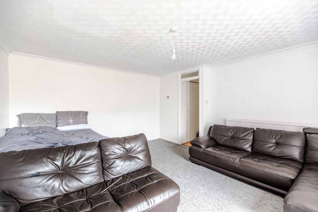 Property photo 3 of 14 Lounge2