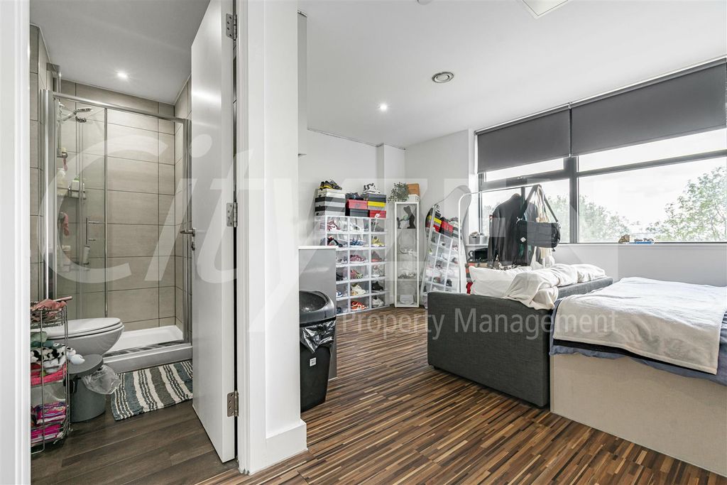 Property photo 1 of 10 Studio
