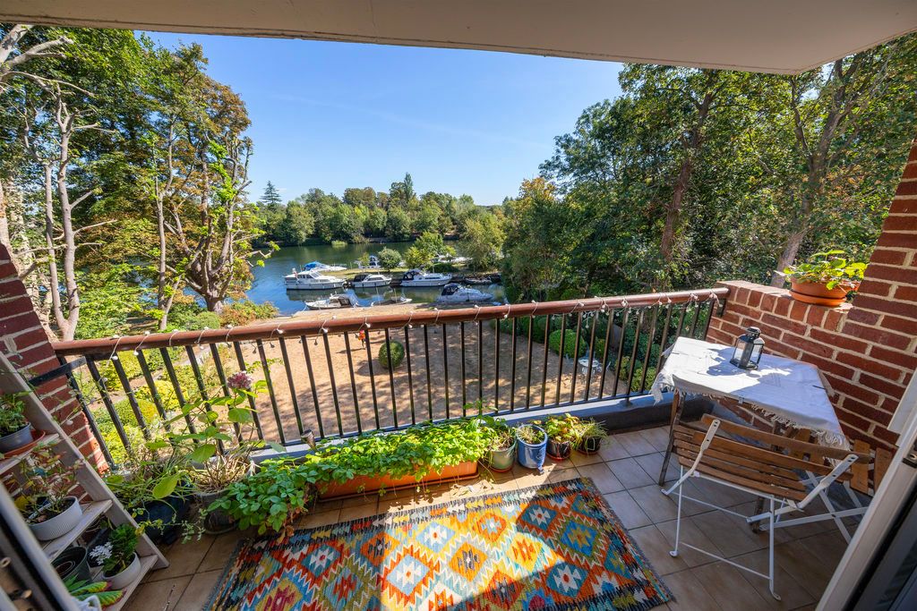 Property photo 2 of 20 Balcony