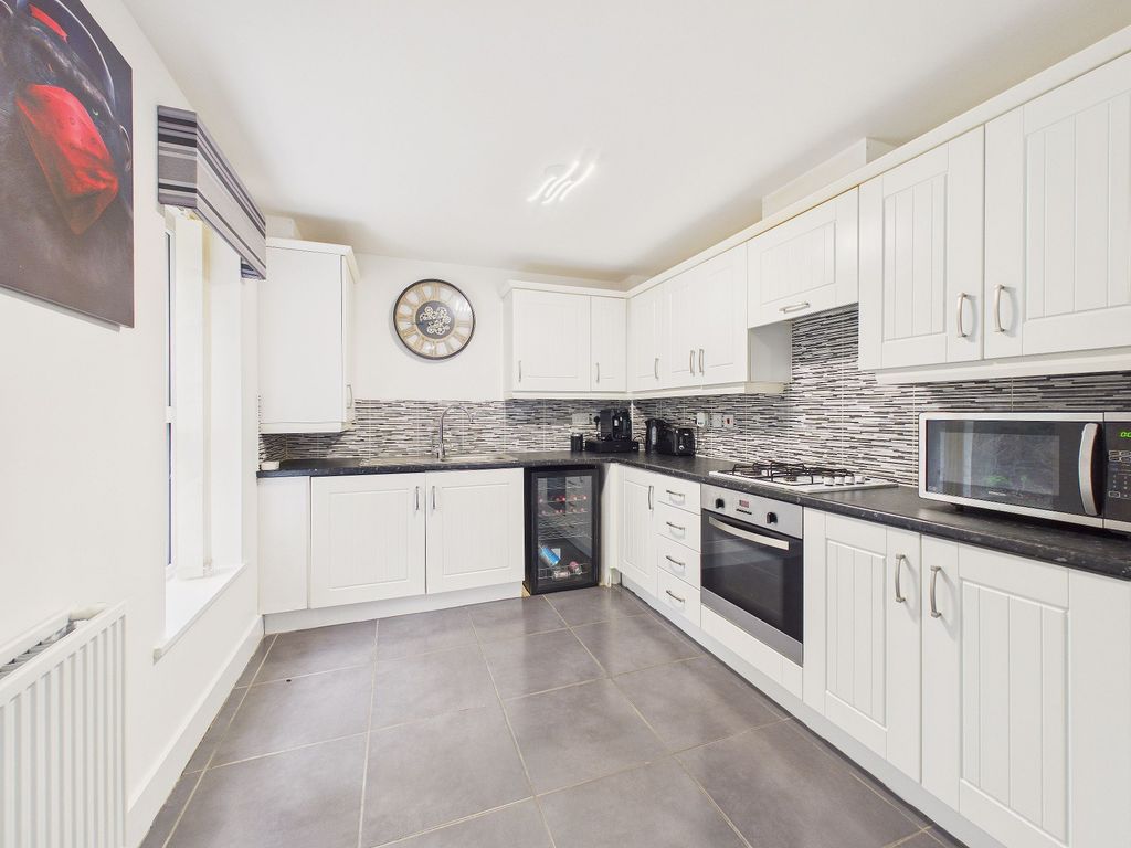 Property photo 3 of 9 Kitchen