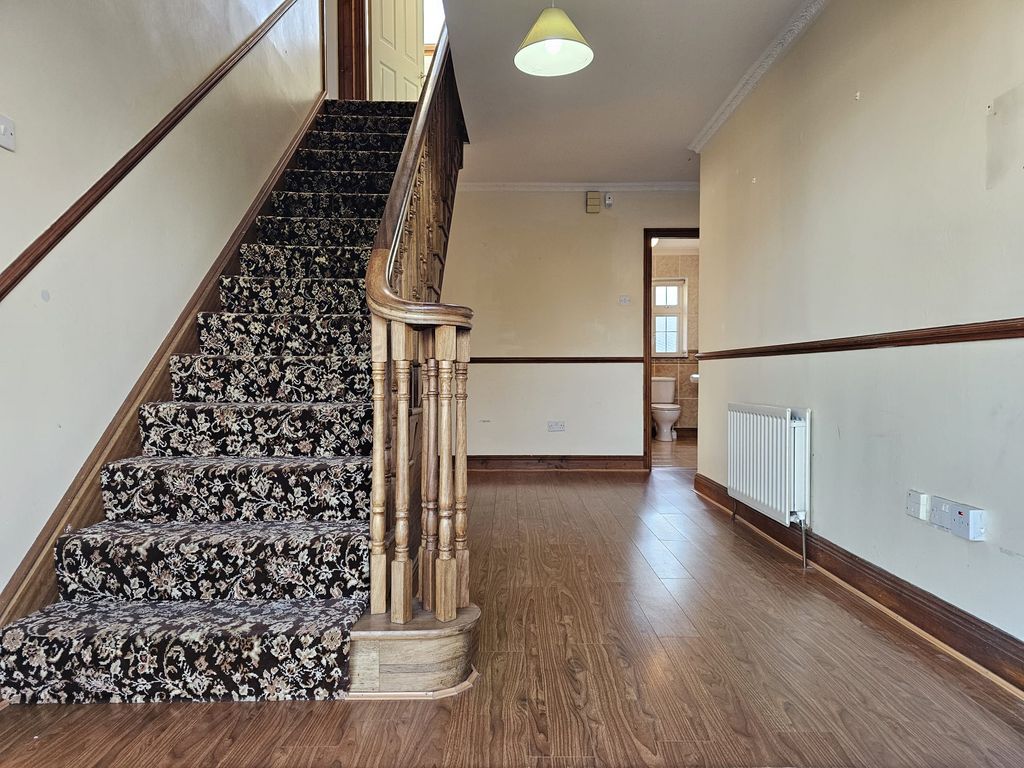 Property photo 2 of 30