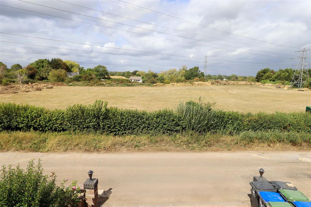 Property photo 2 of 13 Fields