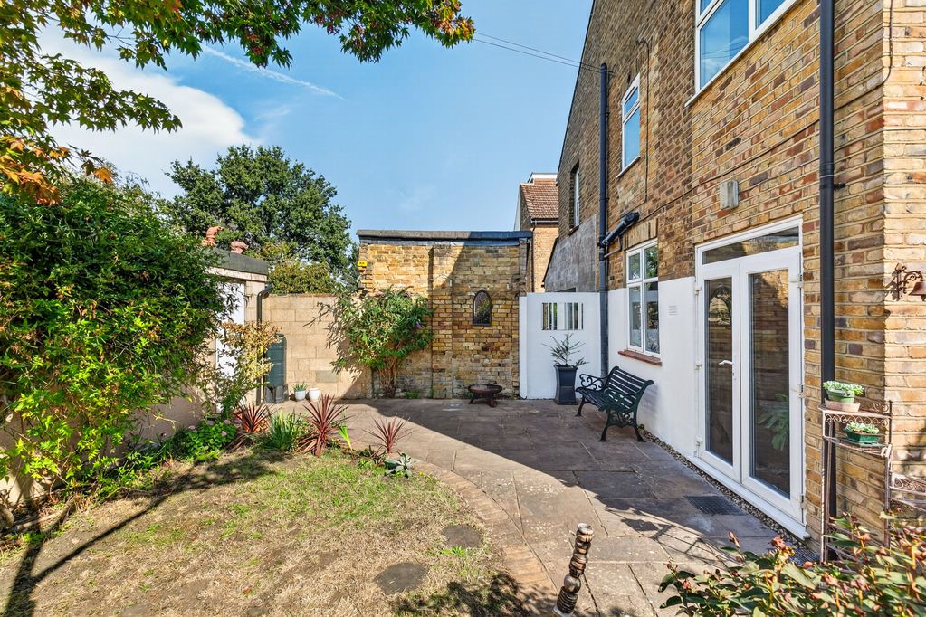 Property photo 1 of 18 Photo 7
