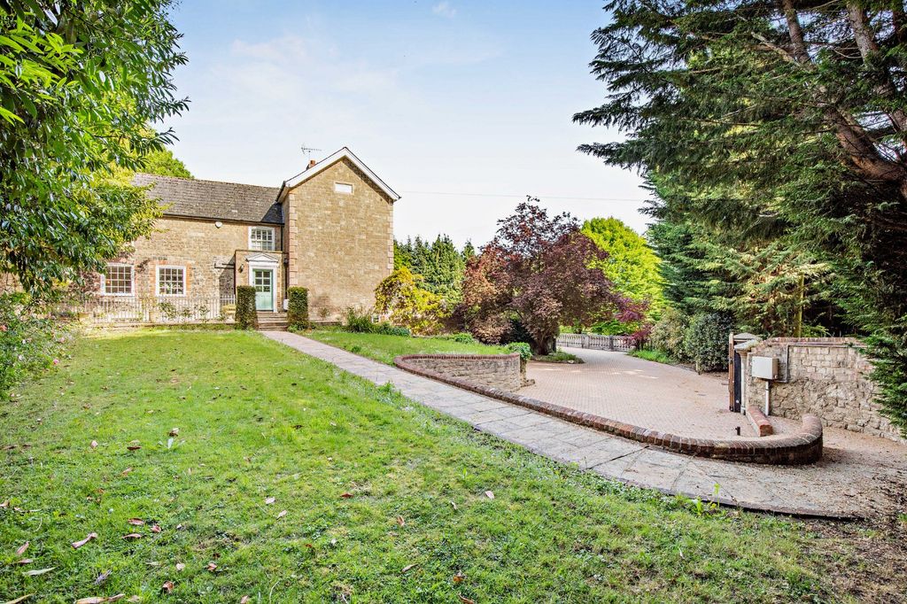 Property photo 3 of 22 House And Garden