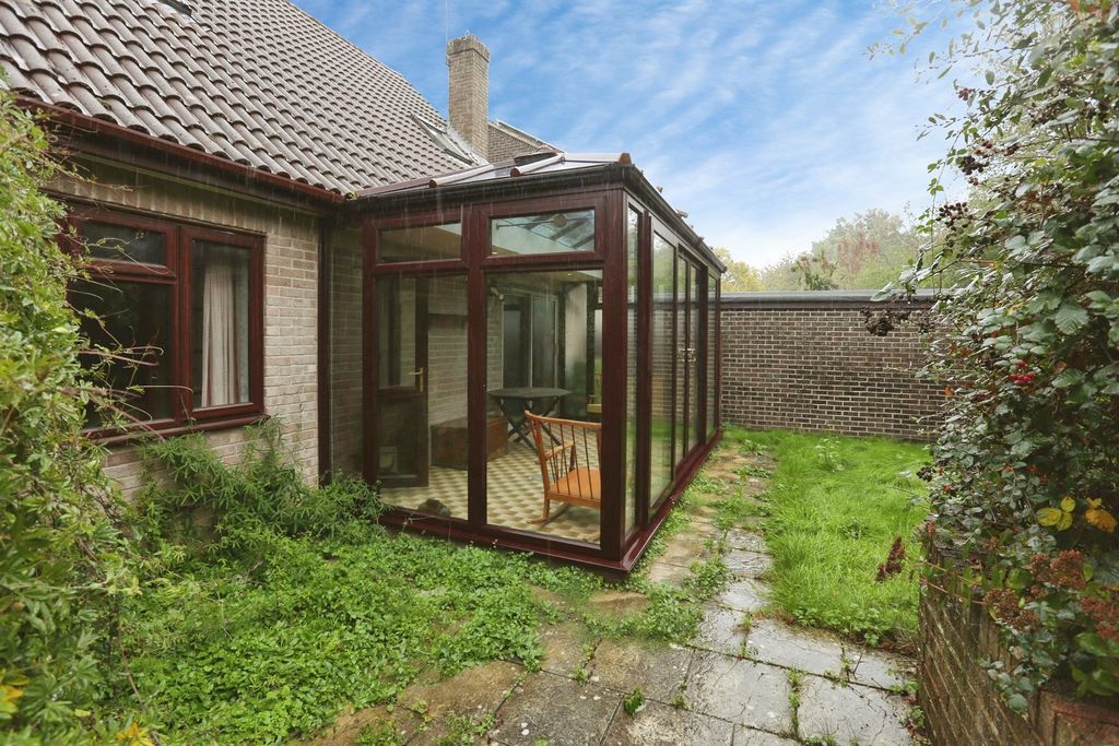 Property photo 2 of 20