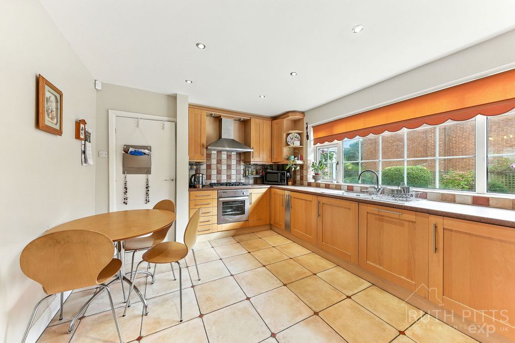 Property photo 3 of 24