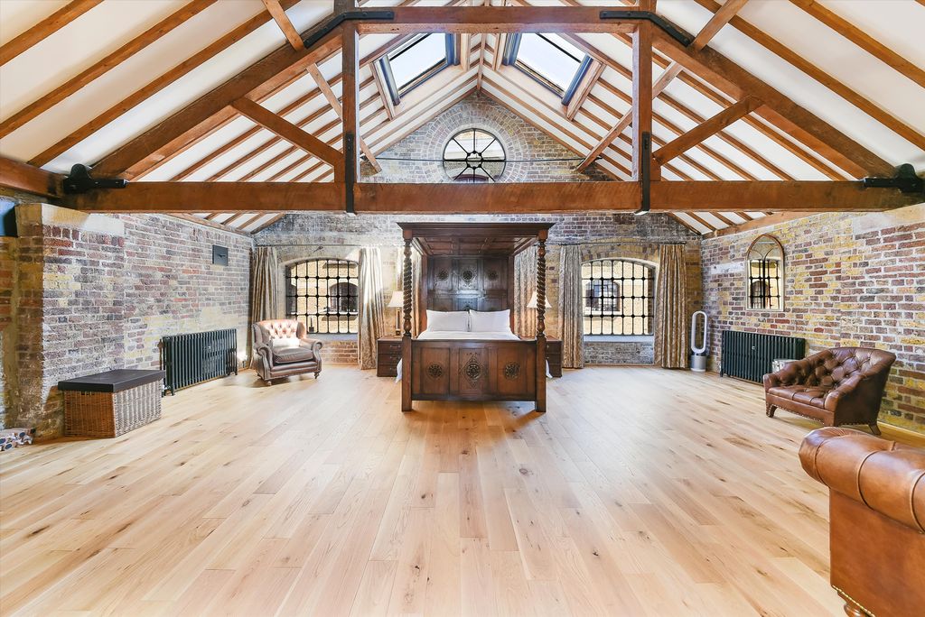 Property photo 2 of 16 Image