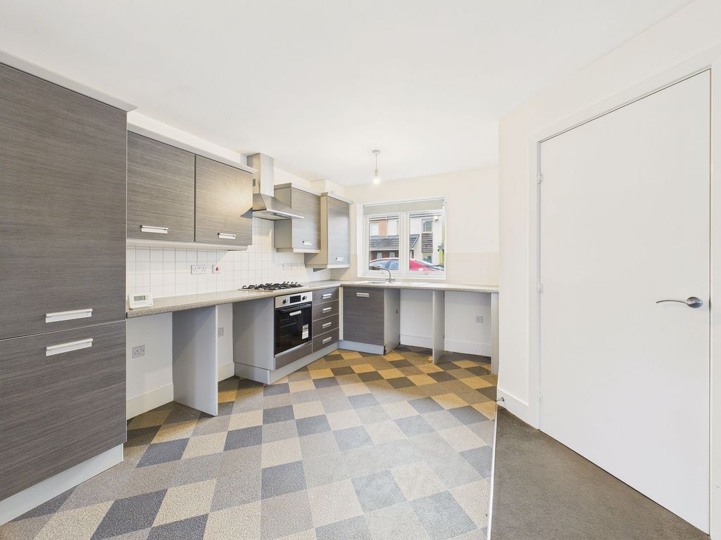 Property photo 2 of 11 Kitchen