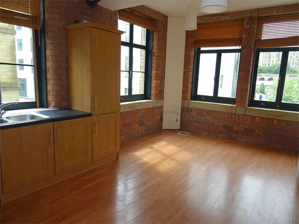 Property photo 2 of 8 Photograph 3