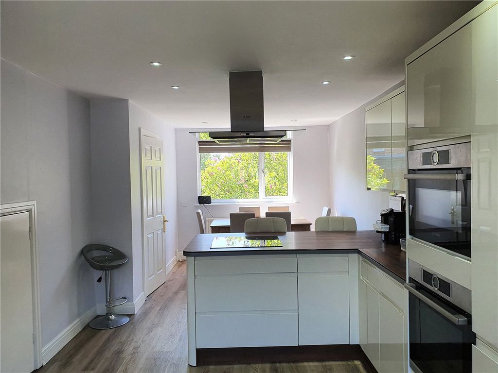 Property photo 3 of 12 Picture 3