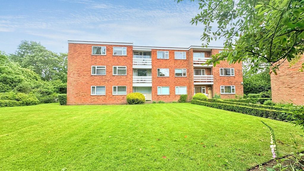 Property photo 1 of 15 Approach