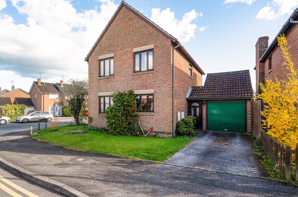 Property photo 1 of 12 1435861269Cbf6095A35