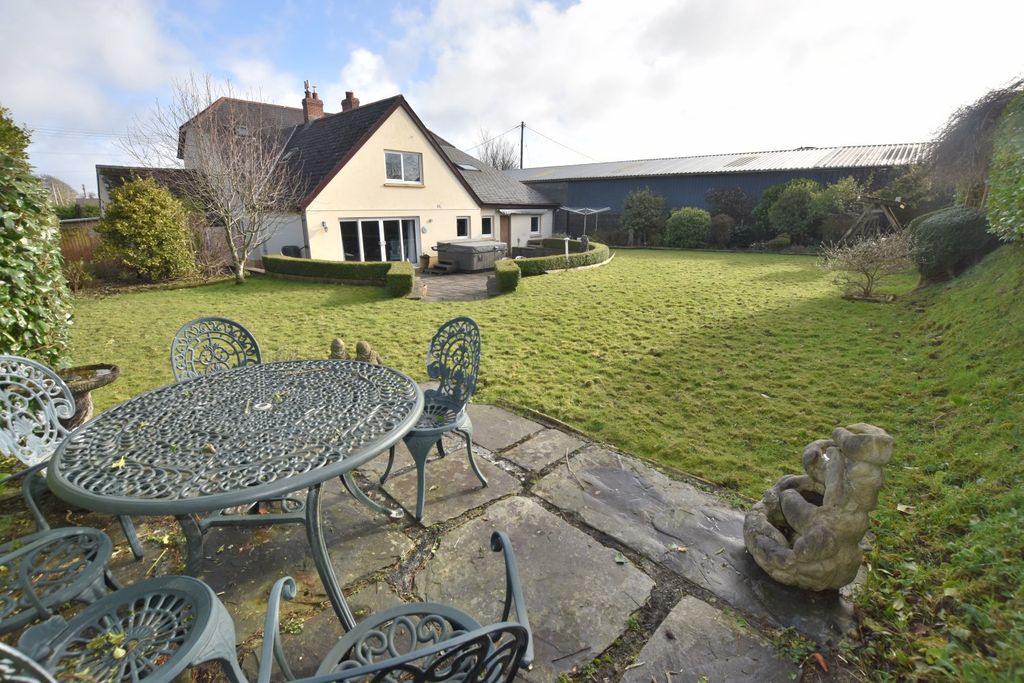 Property photo 2 of 18