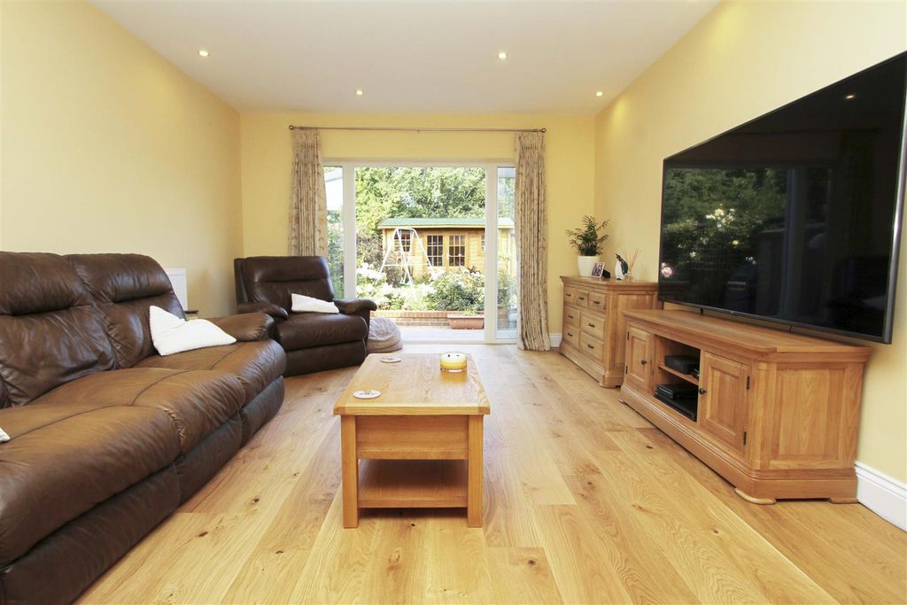 Property photo 2 of 18 Lounge.Jpg