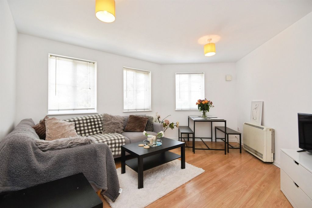 Property photo 2 of 17