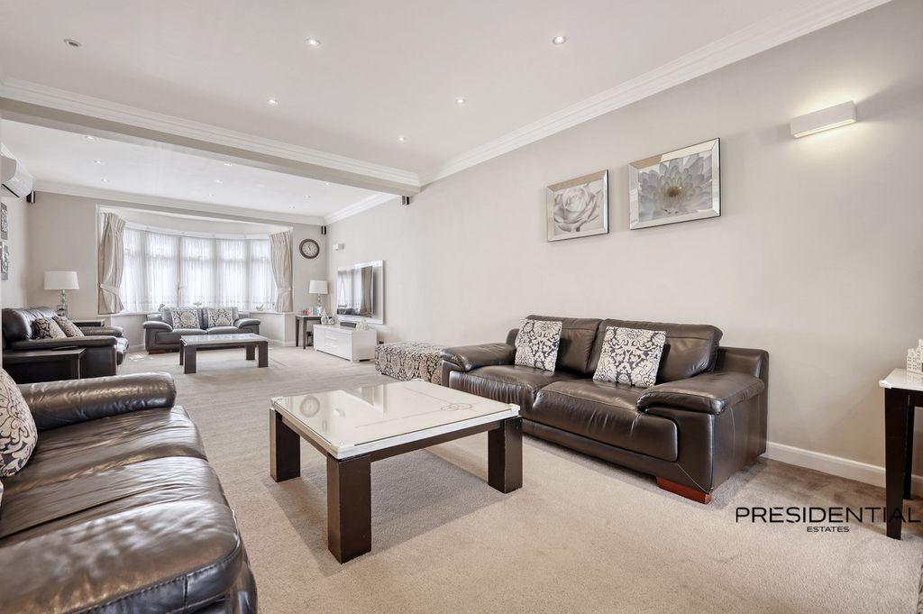 Property photo 2 of 39