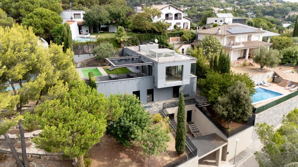 Property photo 1 of 35