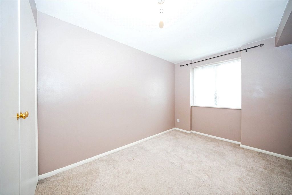 Property photo 3 of 5 Bedroom