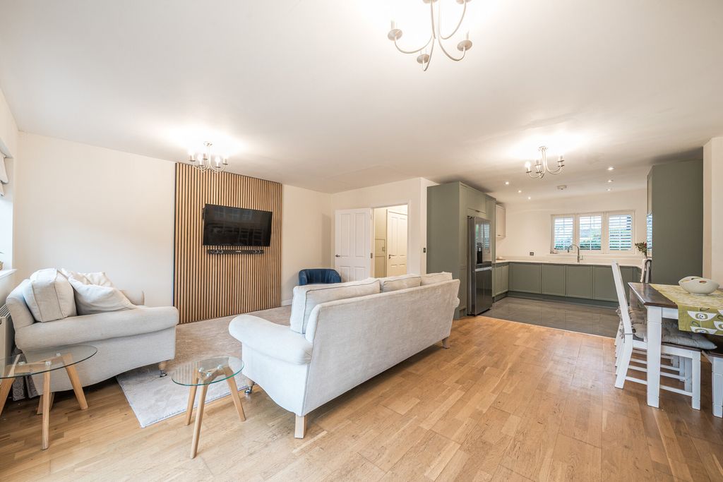 Property photo 3 of 24 Reception