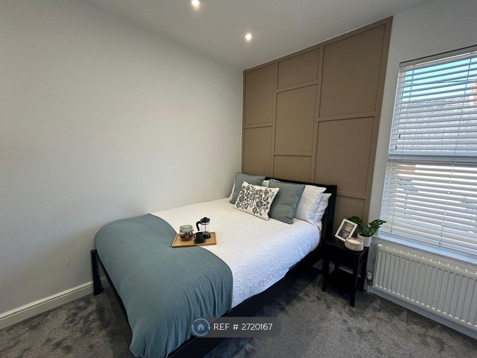 Property photo 2 of 7 Room 5