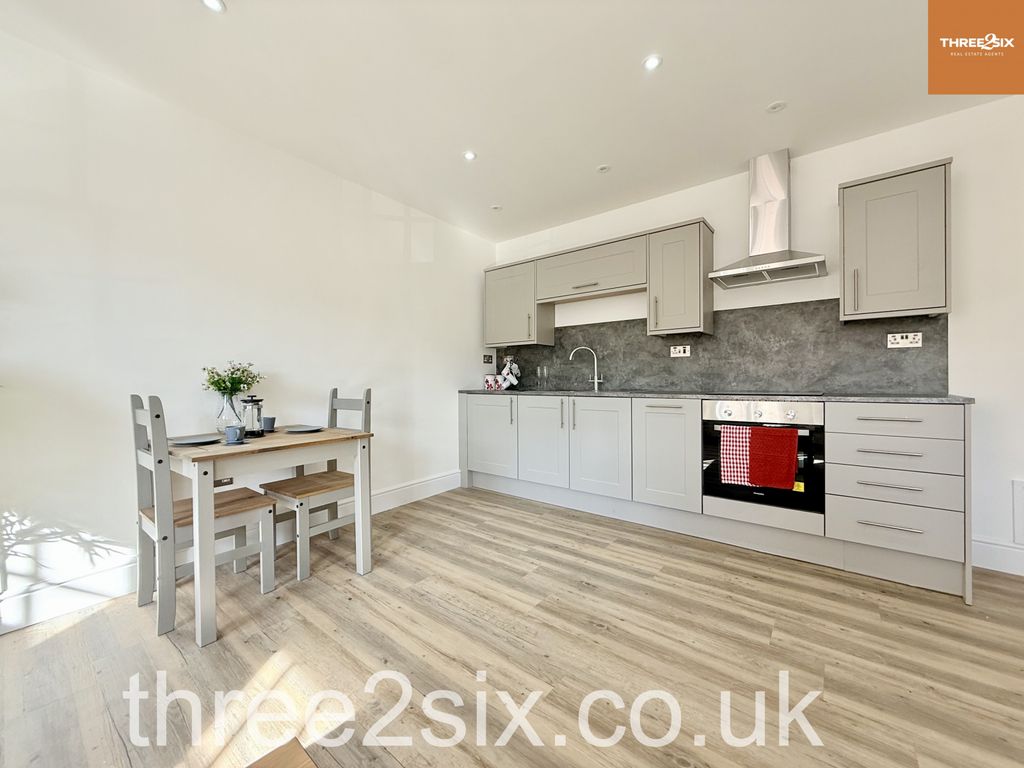 Property photo 3 of 7 Kitchen/Dining