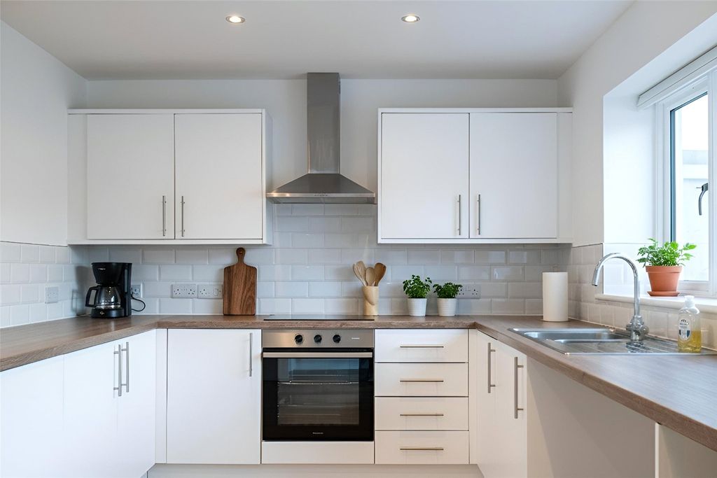 Property photo 2 of 12 Kitchen