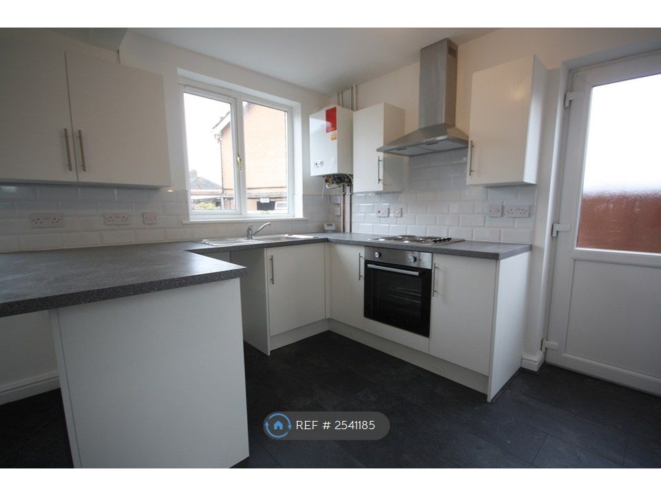 Property photo 3 of 12 Kitchen