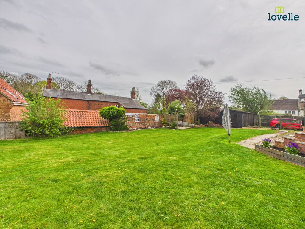 Property photo 2 of 21