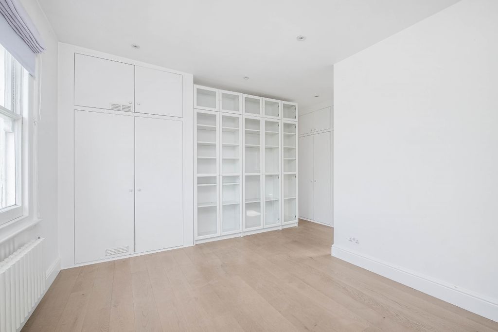 Property photo 3 of 13 Bedroom