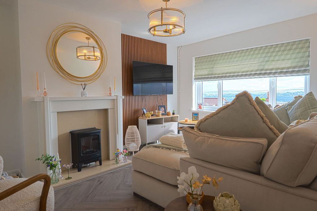 Property photo 1 of 26