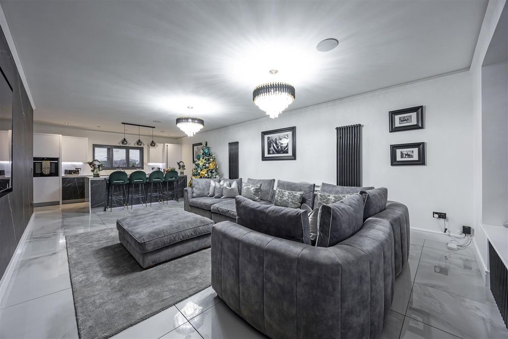 Property photo 3 of 32 48_Baufort_Gardens_Bishopbriggs_008.Jpg