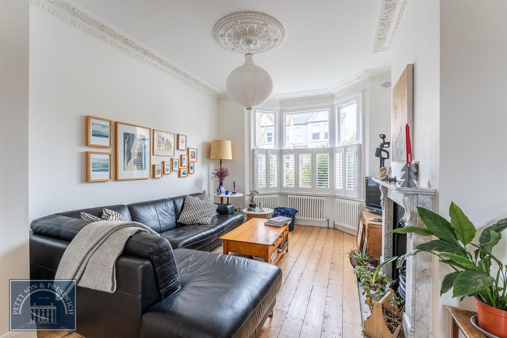 Property photo 2 of 17