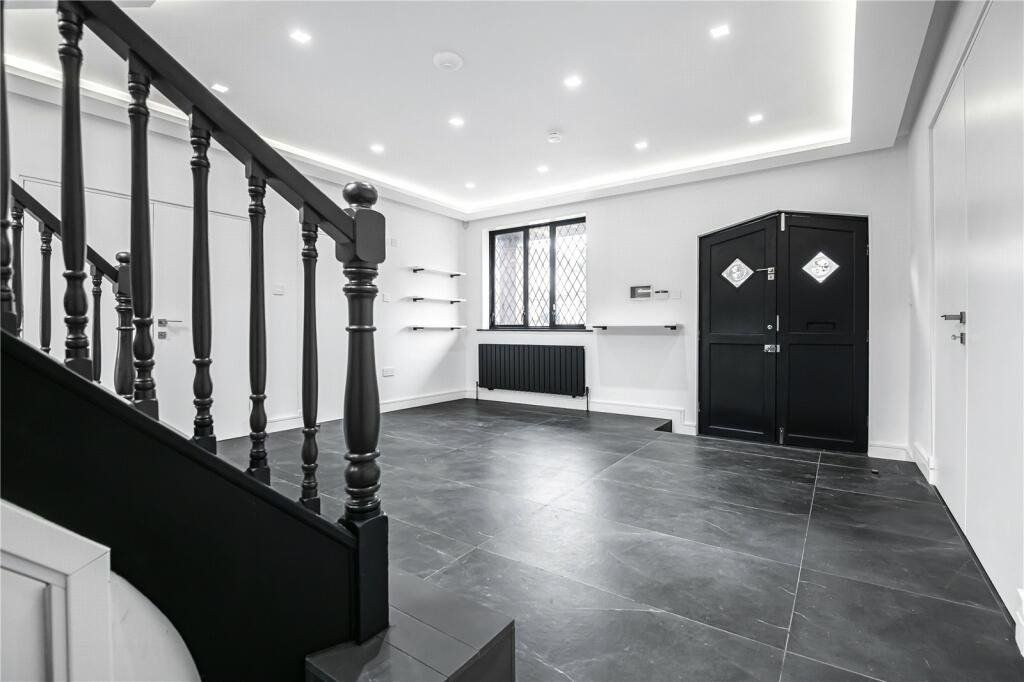 Property photo 2 of 23