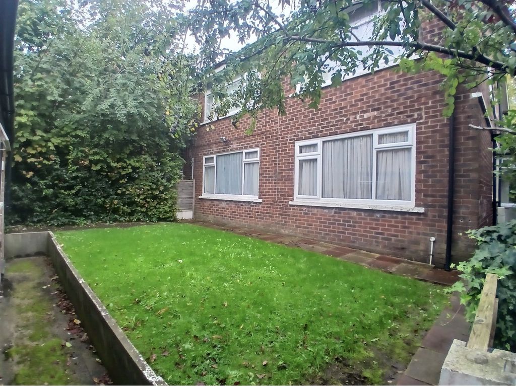 Property photo 1 of 13 New Hall Road, Broughton Park, M7