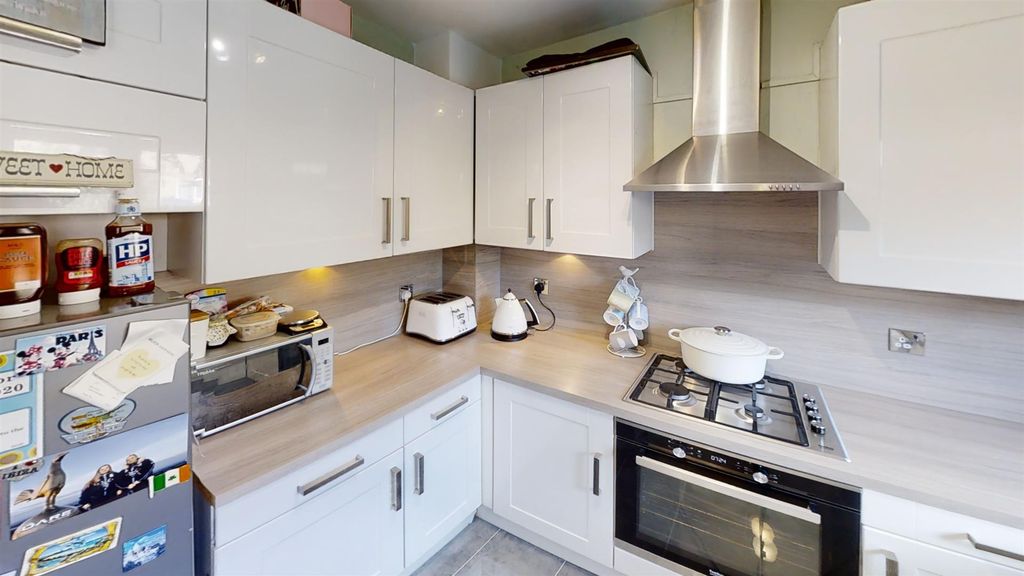 Property photo 3 of 15 2-Stafford-Grove-Shenley-Church-End-Milton-Keynes-
