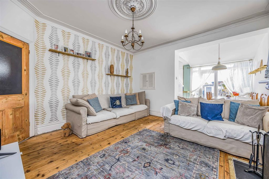 Property photo 3 of 22 211 Milton Road, Southsea-Small-Porticomarketing-S