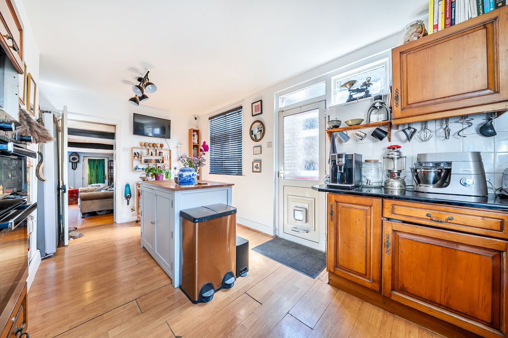 Property photo 3 of 21 Kitchen