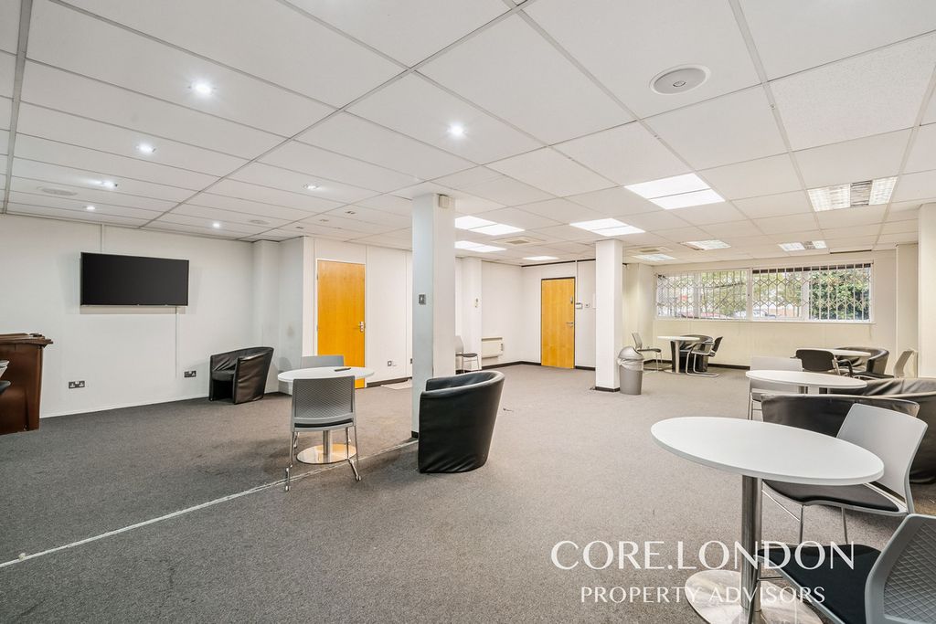 Property photo 3 of 6