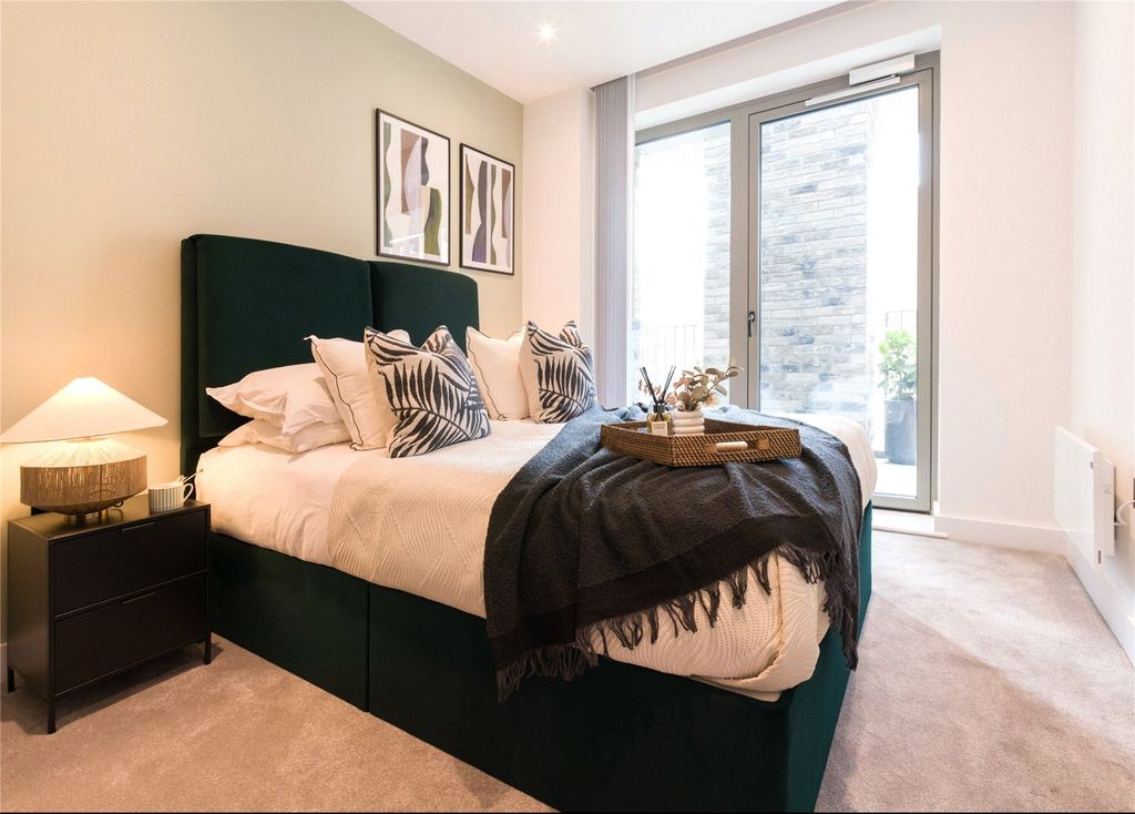 Property photo 1 of 14 Bankside