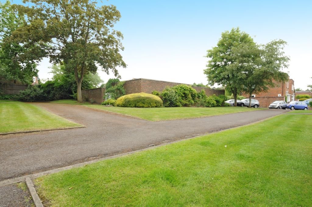 Property photo 3 of 10 Communal Grounds