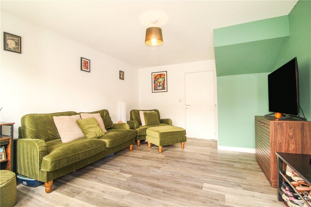 Property photo 2 of 12 Picture No. 11