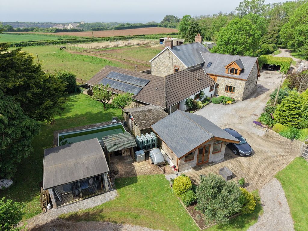 Property photo 3 of 49