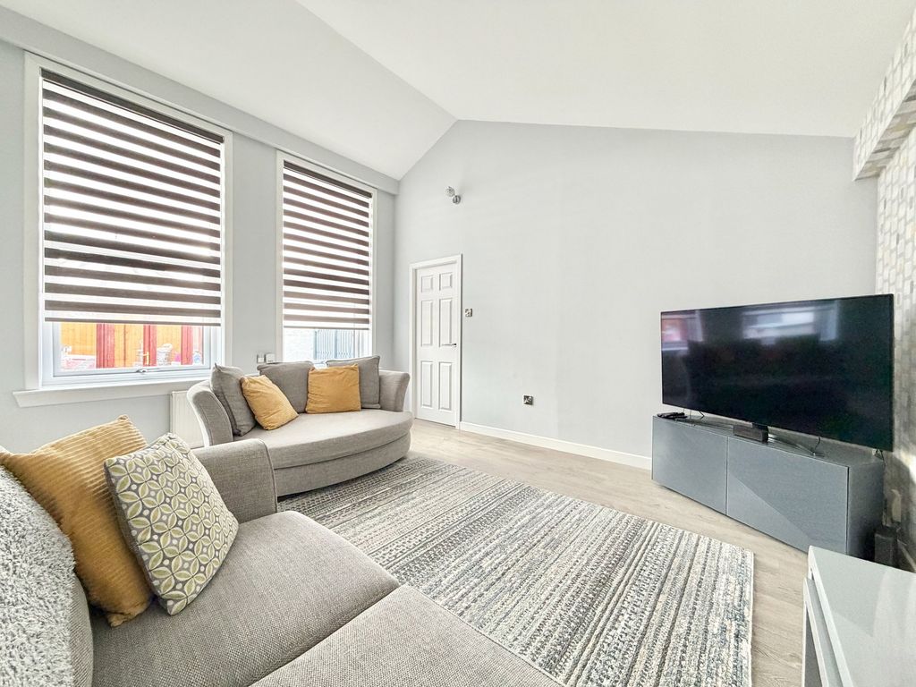 Property photo 2 of 27