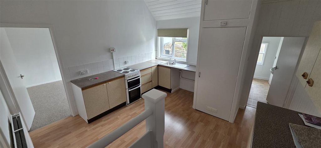 Property photo 2 of 6 Kitchen